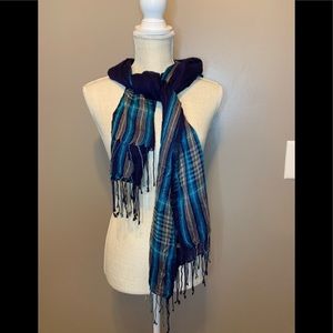 Amtel scarf‎